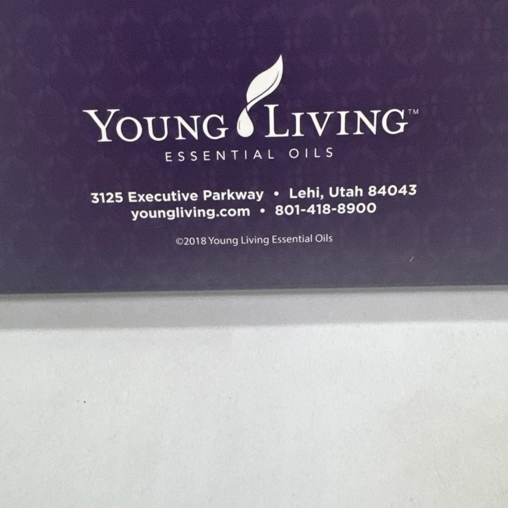 YOUNG LIVING ESSENTIAL OILS Beauty School BEAUTY ESSENTIALS 2018 Book w/ Sleeve